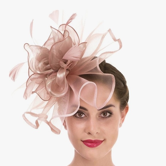 Elegant Pink Fascinator Hat - Picture 4 of 7